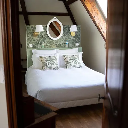 住宿加早餐酒店 La Meffrais 1741 Manoir D'hotes Aux Portes De 迪南